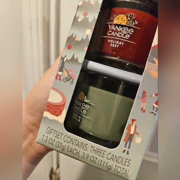 NWT Yankee Candle Festive Trio - Vanilla, Holiday Berry, Sage & Citrus - Picture 2 of 4